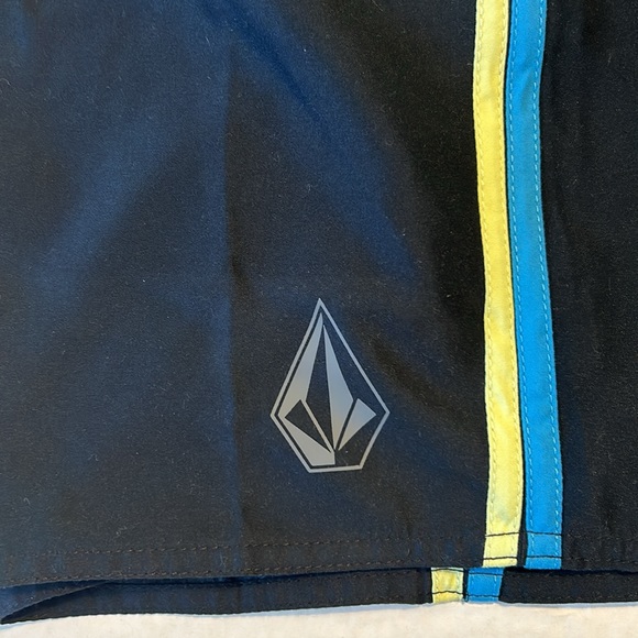 Volcom 38 Boardshorts Lawton 18” in Black side and back pockets board short NWT - Picture 5 of 9